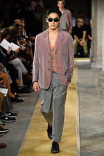 ジョルジオ アルマーニ 2020年春夏コレクション、歴史深い建築物の中でみせる新たなエレガンス｜写真102