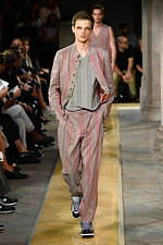 ジョルジオ アルマーニ 2020年春夏コレクション、歴史深い建築物の中でみせる新たなエレガンス｜写真104