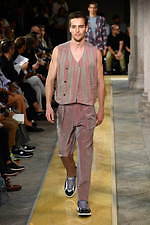 ジョルジオ アルマーニ 2020年春夏コレクション、歴史深い建築物の中でみせる新たなエレガンス｜写真105