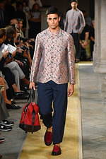 ジョルジオ アルマーニ 2020年春夏コレクション、歴史深い建築物の中でみせる新たなエレガンス｜写真107