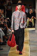 ジョルジオ アルマーニ 2020年春夏コレクション、歴史深い建築物の中でみせる新たなエレガンス｜写真108