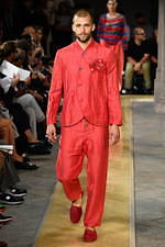 ジョルジオ アルマーニ 2020年春夏コレクション、歴史深い建築物の中でみせる新たなエレガンス｜写真110