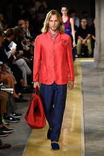 ジョルジオ アルマーニ 2020年春夏コレクション、歴史深い建築物の中でみせる新たなエレガンス｜写真113