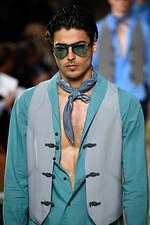 ジョルジオ アルマーニ 2020年春夏コレクション、歴史深い建築物の中でみせる新たなエレガンス｜写真125