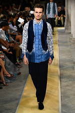 ジョルジオ アルマーニ 2020年春夏コレクション、歴史深い建築物の中でみせる新たなエレガンス｜写真129