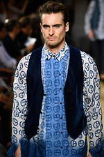 ジョルジオ アルマーニ 2020年春夏コレクション、歴史深い建築物の中でみせる新たなエレガンス｜写真130