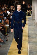 ジョルジオ アルマーニ 2020年春夏コレクション、歴史深い建築物の中でみせる新たなエレガンス｜写真132