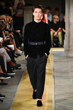 ジョルジオ アルマーニ 2020年春夏コレクション、歴史深い建築物の中でみせる新たなエレガンス｜写真133