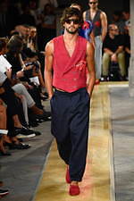 ジョルジオ アルマーニ 2020年春夏コレクション、歴史深い建築物の中でみせる新たなエレガンス｜写真136