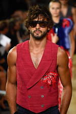 ジョルジオ アルマーニ 2020年春夏コレクション、歴史深い建築物の中でみせる新たなエレガンス｜写真137