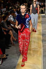 ジョルジオ アルマーニ 2020年春夏コレクション、歴史深い建築物の中でみせる新たなエレガンス｜写真138