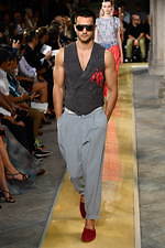 ジョルジオ アルマーニ 2020年春夏コレクション、歴史深い建築物の中でみせる新たなエレガンス｜写真139