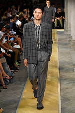 ジョルジオ アルマーニ 2020年春夏コレクション、歴史深い建築物の中でみせる新たなエレガンス｜写真14