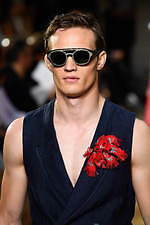 ジョルジオ アルマーニ 2020年春夏コレクション、歴史深い建築物の中でみせる新たなエレガンス｜写真143