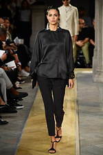 ジョルジオ アルマーニ 2020年春夏コレクション、歴史深い建築物の中でみせる新たなエレガンス｜写真21