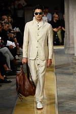 ジョルジオ アルマーニ 2020年春夏コレクション、歴史深い建築物の中でみせる新たなエレガンス｜写真23