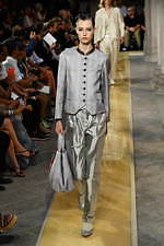 ジョルジオ アルマーニ 2020年春夏コレクション、歴史深い建築物の中でみせる新たなエレガンス｜写真25