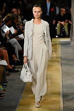 ジョルジオ アルマーニ 2020年春夏コレクション、歴史深い建築物の中でみせる新たなエレガンス｜写真28