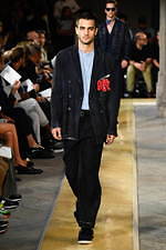 ジョルジオ アルマーニ 2020年春夏コレクション、歴史深い建築物の中でみせる新たなエレガンス｜写真29