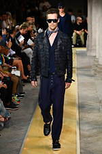 ジョルジオ アルマーニ 2020年春夏コレクション、歴史深い建築物の中でみせる新たなエレガンス｜写真30