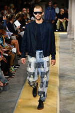 ジョルジオ アルマーニ 2020年春夏コレクション、歴史深い建築物の中でみせる新たなエレガンス｜写真33