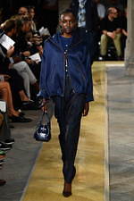 ジョルジオ アルマーニ 2020年春夏コレクション、歴史深い建築物の中でみせる新たなエレガンス｜写真34