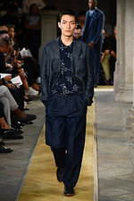 ジョルジオ アルマーニ 2020年春夏コレクション、歴史深い建築物の中でみせる新たなエレガンス｜写真39