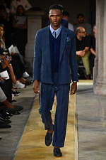 ジョルジオ アルマーニ 2020年春夏コレクション、歴史深い建築物の中でみせる新たなエレガンス｜写真40