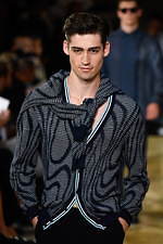 ジョルジオ アルマーニ 2020年春夏コレクション、歴史深い建築物の中でみせる新たなエレガンス｜写真46