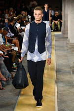 ジョルジオ アルマーニ 2020年春夏コレクション、歴史深い建築物の中でみせる新たなエレガンス｜写真55