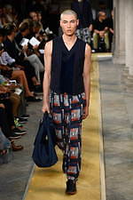 ジョルジオ アルマーニ 2020年春夏コレクション、歴史深い建築物の中でみせる新たなエレガンス｜写真58