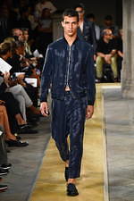 ジョルジオ アルマーニ 2020年春夏コレクション、歴史深い建築物の中でみせる新たなエレガンス｜写真60