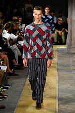 ジョルジオ アルマーニ 2020年春夏コレクション、歴史深い建築物の中でみせる新たなエレガンス｜写真70