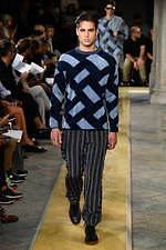 ジョルジオ アルマーニ 2020年春夏コレクション、歴史深い建築物の中でみせる新たなエレガンス｜写真71