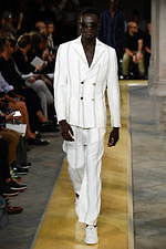 ジョルジオ アルマーニ 2020年春夏コレクション、歴史深い建築物の中でみせる新たなエレガンス｜写真82