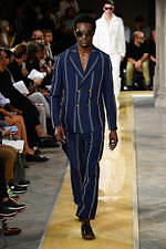 ジョルジオ アルマーニ 2020年春夏コレクション、歴史深い建築物の中でみせる新たなエレガンス｜写真83