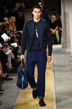 ジョルジオ アルマーニ 2020年春夏コレクション、歴史深い建築物の中でみせる新たなエレガンス｜写真85