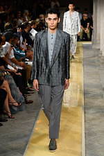 ジョルジオ アルマーニ 2020年春夏コレクション、歴史深い建築物の中でみせる新たなエレガンス｜写真99