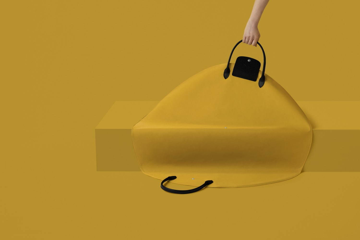 ロンシャンの“折り畳める”アイコンバッグが“キューブ＆コーン”型に、nendoとコラボ｜写真1