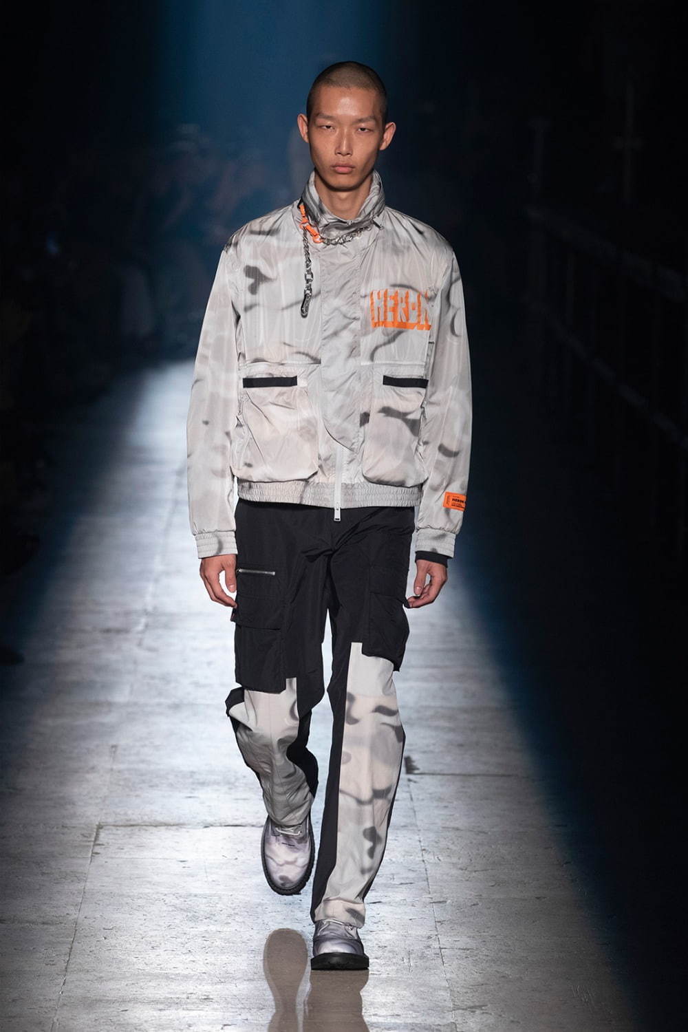 ヘロン・プレストン 2020年春夏コレクション、NYの街で暮らす人々の
