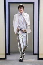 メゾン キツネ 2020年春夏メンズコレクション、爽やかなカラーパレットの中で遊ぶフォックス｜写真12