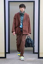 メゾン キツネ 2020年春夏メンズコレクション、爽やかなカラーパレットの中で遊ぶフォックス｜写真20