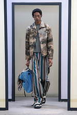 メゾン キツネ 2020年春夏メンズコレクション、爽やかなカラーパレットの中で遊ぶフォックス｜写真25