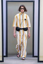 メゾン キツネ 2020年春夏メンズコレクション、爽やかなカラーパレットの中で遊ぶフォックス｜写真26