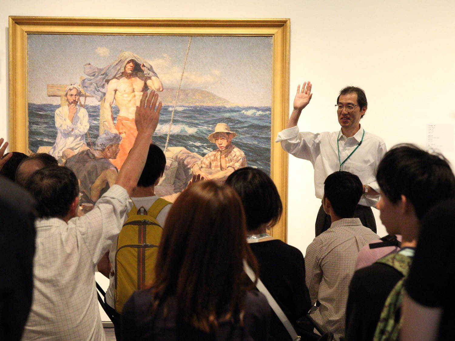 椅子に座っておしゃべりしながらの楽しいガイド、「フライデー・ナイトトーク」