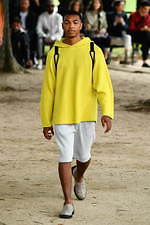 オム プリッセ イッセイ ミヤケ 2020年春夏コレクション、止むことのない陽気な踊りと音楽｜写真5