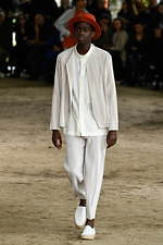 オム プリッセ イッセイ ミヤケ 2020年春夏コレクション、止むことのない陽気な踊りと音楽｜写真14