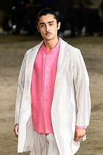 オム プリッセ イッセイ ミヤケ 2020年春夏コレクション、止むことのない陽気な踊りと音楽｜写真17