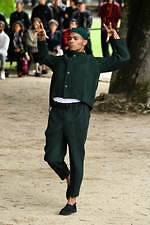 オム プリッセ イッセイ ミヤケ 2020年春夏コレクション、止むことのない陽気な踊りと音楽｜写真24