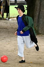 オム プリッセ イッセイ ミヤケ 2020年春夏コレクション、止むことのない陽気な踊りと音楽｜写真30